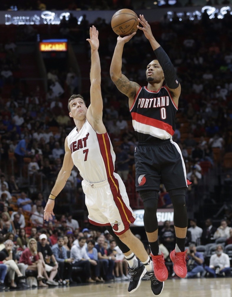 巴萨客场成 巴萨客场成